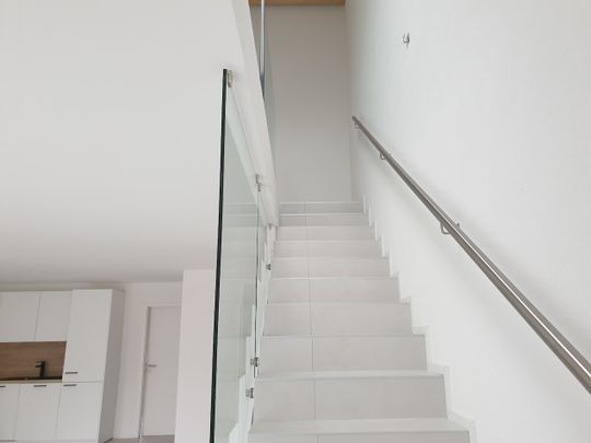 Superbe appartement de 4,5 pièces en duplex au 1er étage avec grand balcon situé au centre du village dans un quartier calme - Photo 1