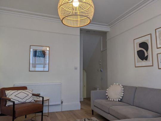 2 Bed Semi-Detached House, Mallinson Road, SW11 - Photo 1