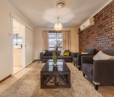 Spacious 5-Bedroom Family Home with Self-Contained Studio, Solar Pa... - Photo 3