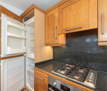 2 Bed Flat, Upper Richmond Road West, SW14 - Photo 5