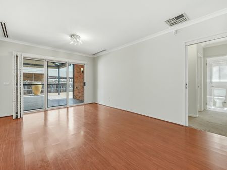 Spacious Family Living with Alfresco Appeal - Photo 3