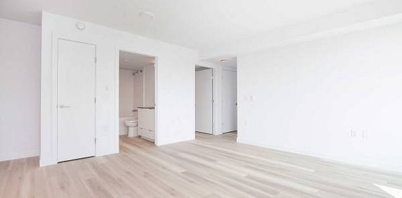 RENT COMMERCIAL DRIVE! BRAND-NEW 2 BED 1 BATH + DEN APARTMENTS! - Photo 2