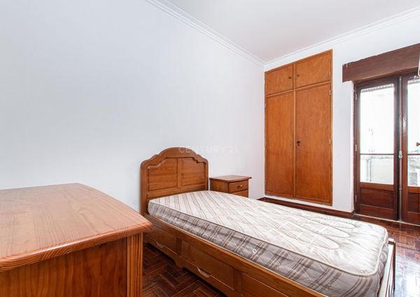 Arrendamento Apartamento T3 (Monte Abraão)