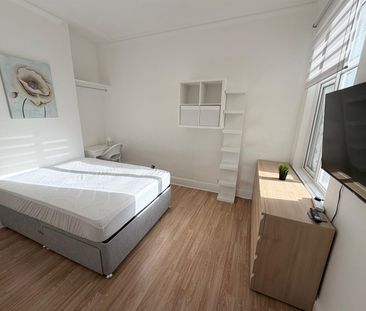 Room For Rent 32, Playfair Road, Southsea - Photo 2