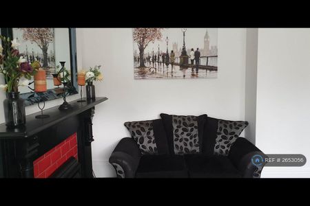 1 bedroom in a house share to rent - Photo 3