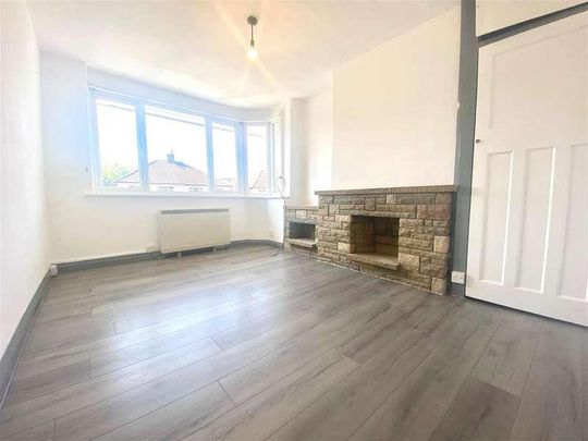 Lyndhurst Gardens, Enfield, EN1 - Photo 1