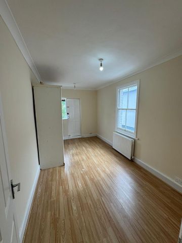 3 bedroom flat to rent - Photo 5