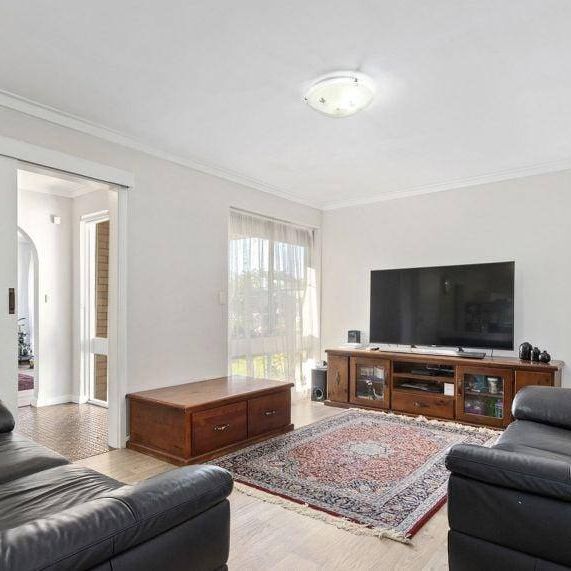 Amazing Willetton location house rental - Photo 1