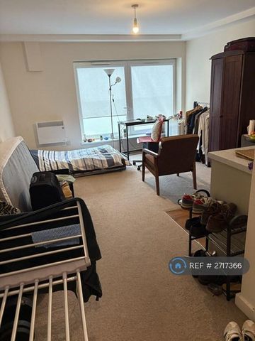 Studio to rent - Photo 2