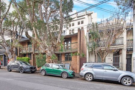 Beautiful 2 Bedroom Townhouse near Centrol - Photo 2