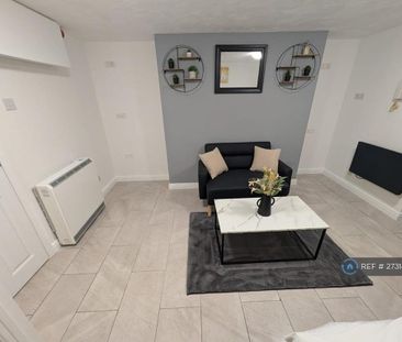 Studio to rent - Photo 6