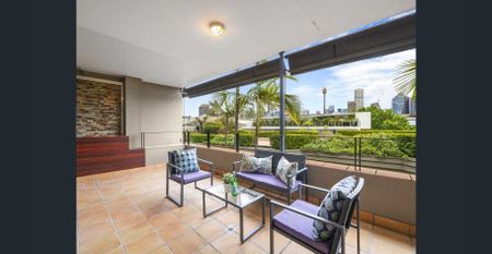 Harbourside Living with City Views - Photo 2