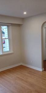 Oshawa bunglow unit for rent - Photo 4