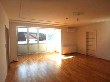 HELLE OBERGESCHOSSWOHNUNG MIT TERRASSE UND ÜBERDACHTEM PARKPLATZ - Photo 3