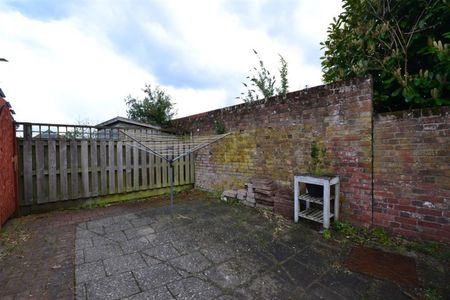 2 bedroom Flat To Let - Photo 5