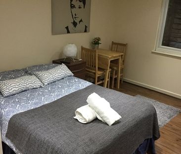 Studio Flat, Willesden Green, NW2 - Photo 2