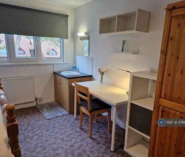 1 bedroom in a house share to rent - Photo 3