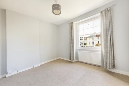 2 Bed Flat - Photo 4
