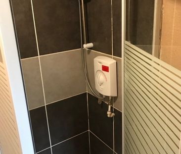 Studio Flat, Cambrian Terrace, LS11 - Photo 1