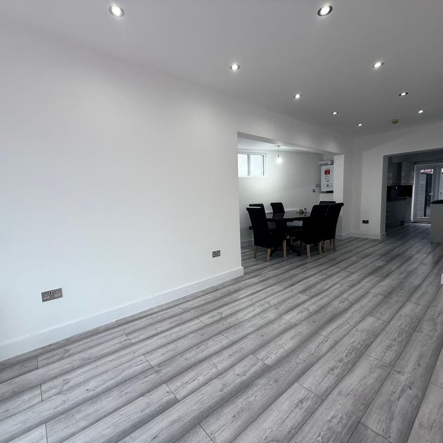 3 Bed Semi-Detached House, Redbridge Lane East, IG4 - Photo 1