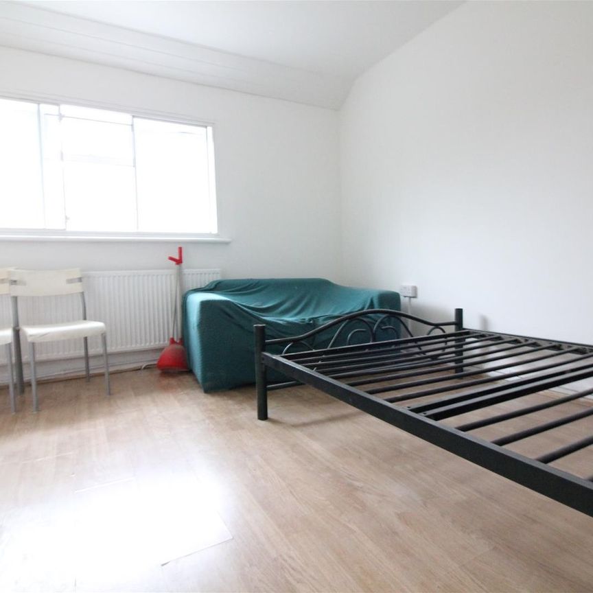 Bath Road, Hounslow - Photo 1