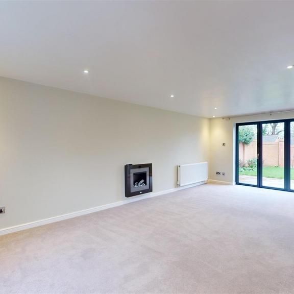 4 bedroom detached house to rent - Photo 1