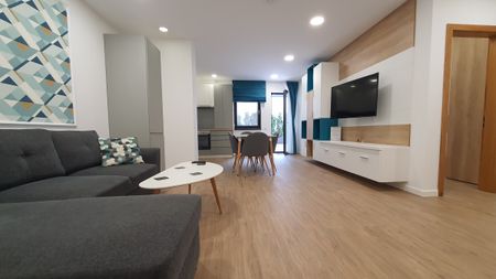 PLOPILOR PREMIUM RESIDENCE: gorgeous apartment for rent in Cluj-Napoca, at 3 minutes from University of Agricultural Sciences and Veterinary Medicine and 15 minutes from University of Medicine and Pharmacy, with living-room, bedroom and a very secured terrace - Fotografie 2