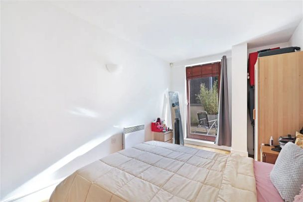 2 bedroom flat in Assam Street - Photo 1