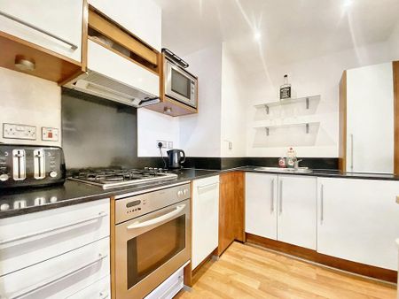 3 bedroom apartment to rent - Photo 3