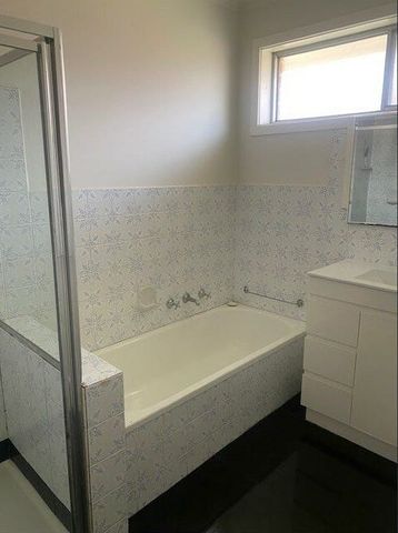 66 Riviera Road, Avondale Heights VIC 3034 - Photo 4