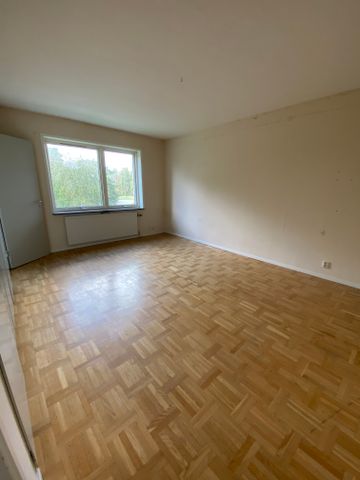 Torparegatan 11 - Foto 2