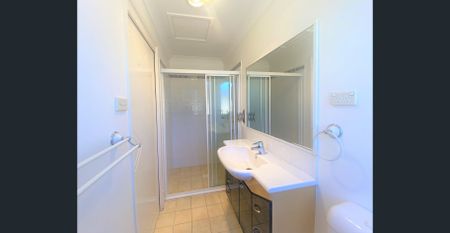 BEAUTIFUL | MODERN | CONVENIENT LOCATION - Photo 5