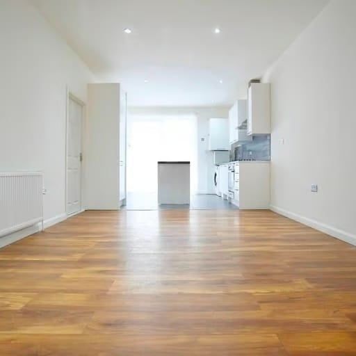 3 Bed Flat, Hayes Crescent, NW11 - Photo 1