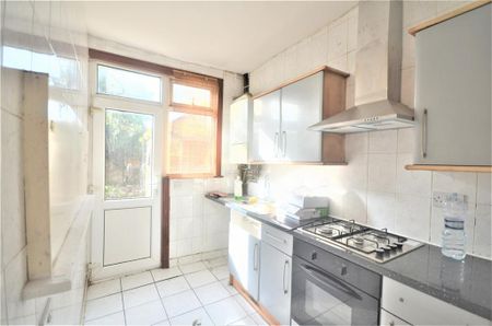 2 bedroom terraced house to rent - Photo 2
