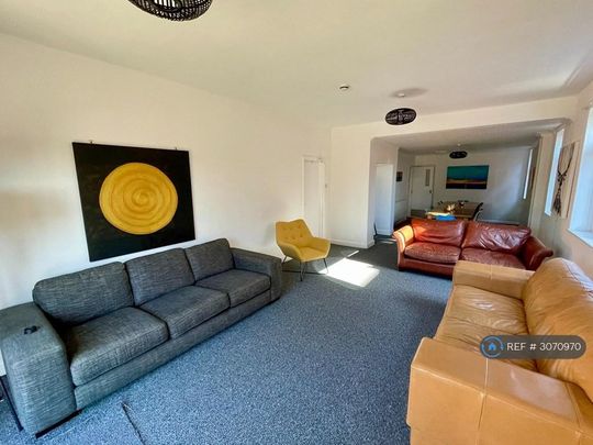 1 bedroom in a house share to rent - Photo 1