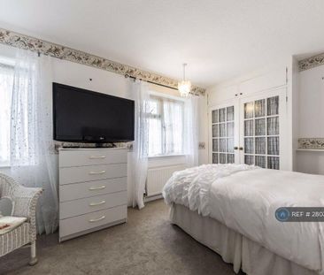 3 bedroom terraced house to rent - Photo 5