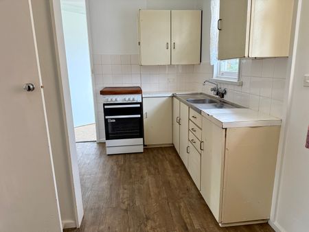 554 Green Place, Glenroy NSW 2640 - House For Rent | Domain - Photo 3