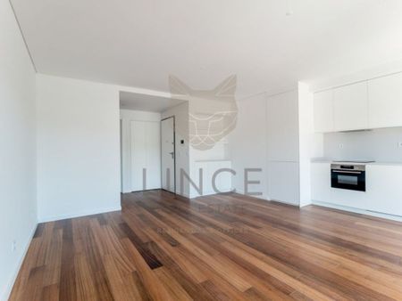 2 room luxury Flat for rent in Lisbon - Photo 2