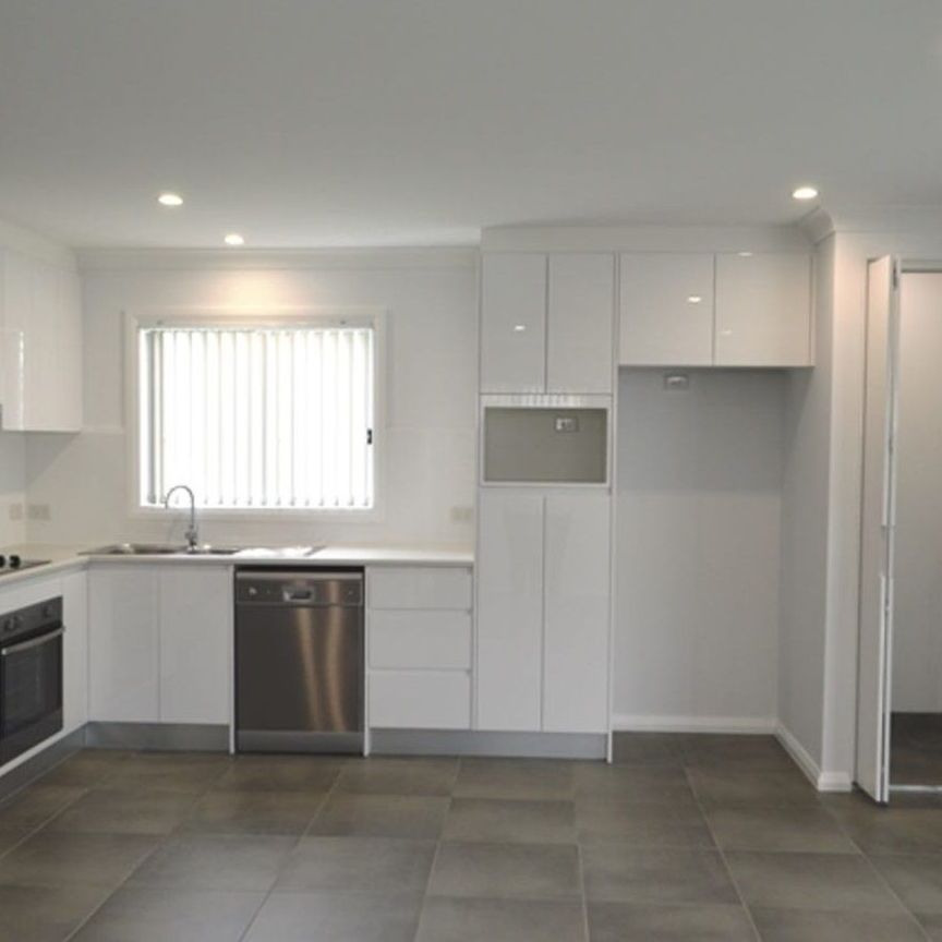 Ideally Located, Well Presented Granny Flat - Photo 1