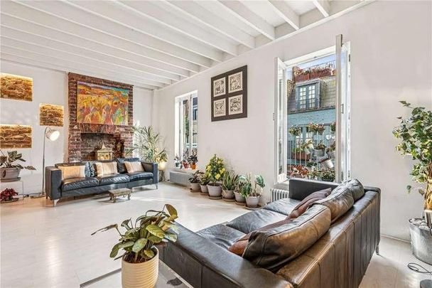 St. Lukes Mews, London, W11 - Photo 1