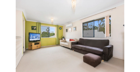 Spacious Family Home in a Peaceful Carindale Pocket - Photo 3