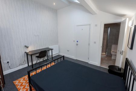 6 bedroom terraced house to rent - Photo 2