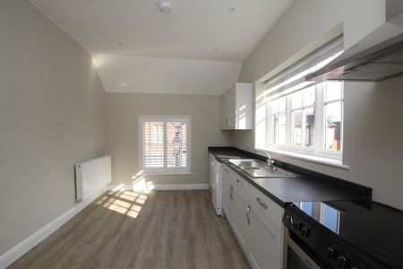 3 Bedroom Flat , Chester - Photo 5