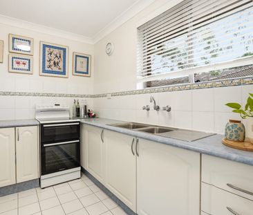 Renovated 2 Bedroom Unit with Lock Up Garage and Storeroom - Photo 3