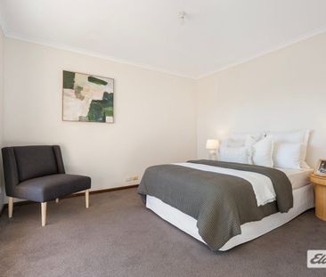 Four Bedroom Family Home with Elevated Views - Photo 4