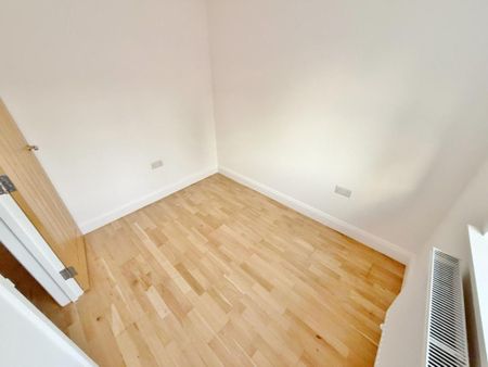4 bedroom semi-detached house to rent - Photo 4