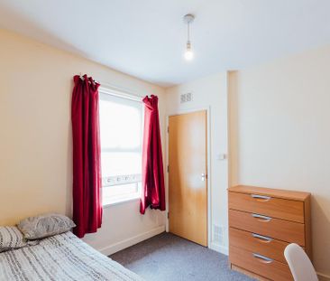 1 bedroom in a house share to rent - Photo 2