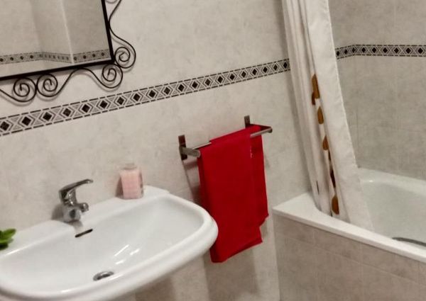 Quarto junto ao shopping Mira Maia