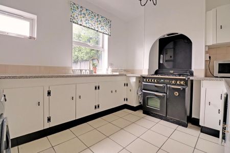 4 bedroom detached house to rent - Photo 4