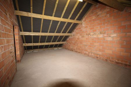 Recente halfopen bebouwing met ruime tuin, terras en garage - Photo 5